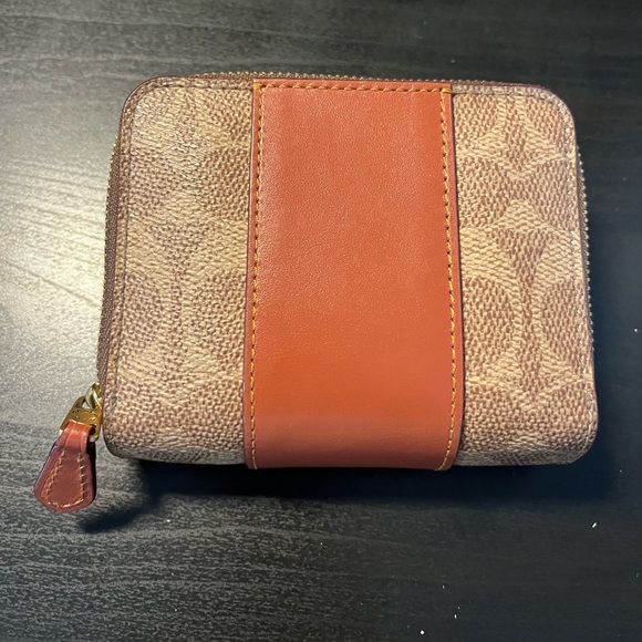 COACH - Billfold Wallet in Colorblock Signature Canvas - Picture 3 of 5